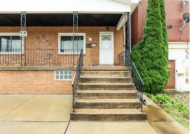 Photo 3 of House for sale at 898 Beaver Rd, Ambridge, PA 15003 | MLS# 1779409 | Listing updated on 2026-10-16
