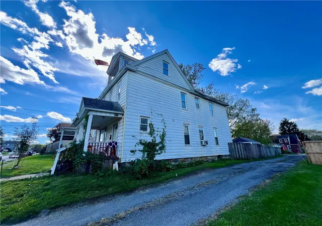 Photo 1 of Single family home for sale at 1010 Cunningham Ave, New Castle, PA 16101 | MLS# 1779411 | Listing updated on 2026-10-15