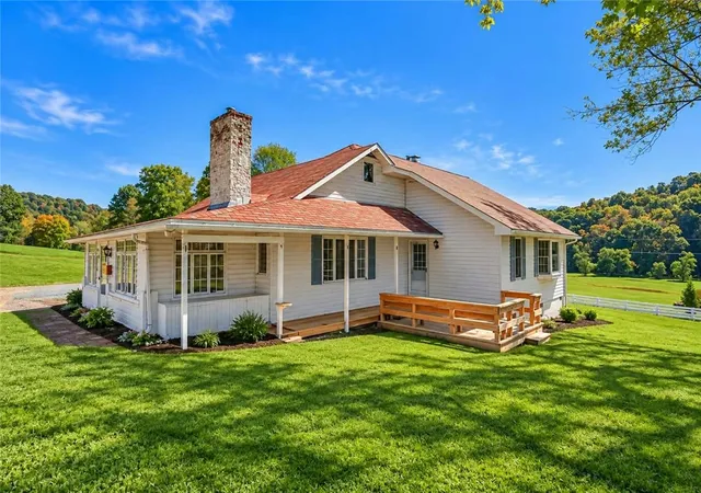 Photo 4 of Single family home for sale at 423 Little Crk Rd, Harmony Boro, PA 16037 | MLS# 1779058 | Listing updated on 2026-10-16