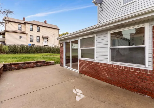 Photo 4 of Single family home for sale at 322 Torrence Ave, Carnegie, PA 15106 | MLS# 1779382 | Listing updated on 2026-10-15