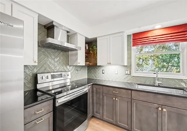 Photo 4 of Single family home for sale at 324 Haldeman Dr, Cranberry Township, PA 16066 | MLS# 1779049 | Listing updated on 2026-10-21
