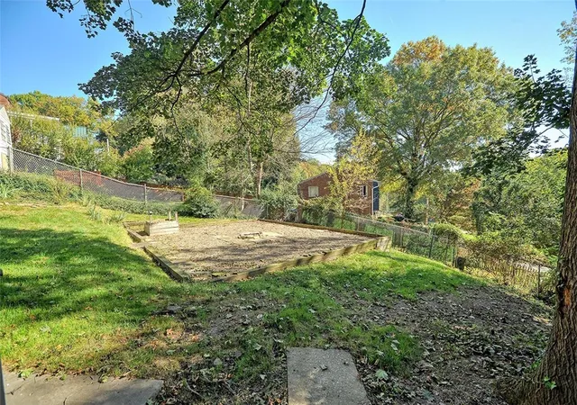 Photo 4 of Single family home for sale at 1634 Georgetown Pl, Pittsburgh, PA 15235 | MLS# 1779454 | Listing updated on 2026-10-15
