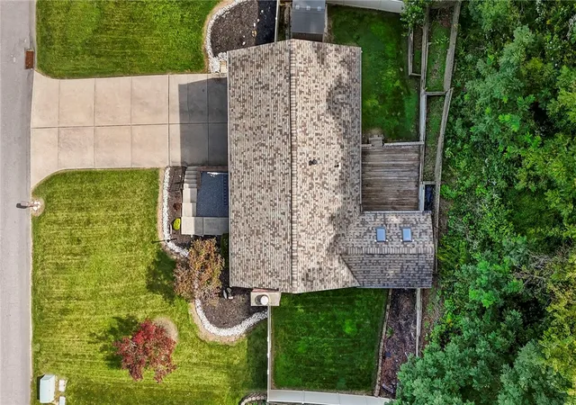 Photo 3 of Single family home for sale at 14 Fawnvue Dr, Robinson Twp, PA 15136 | MLS# 1779449 | Listing updated on 2026-10-21