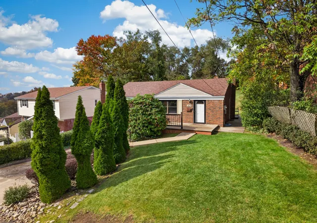 Photo 3 of Single family home for sale at 1617 Mccully Rd, Castle Shannon, PA 15234 | MLS# 1779457 | Listing updated on 2026-10-18