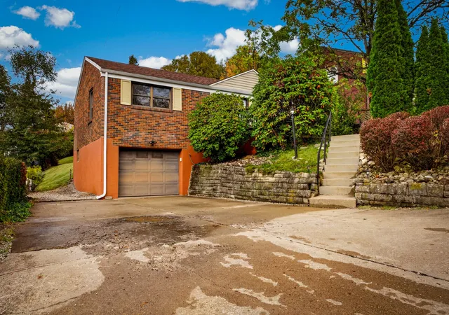 Photo 4 of Single family home for sale at 1617 Mccully Rd, Castle Shannon, PA 15234 | MLS# 1779457 | Listing updated on 2026-10-18