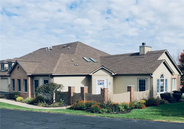 Townhouse for sale at 118 Aspen Ln, Seven Fields Boro, PA 16046 | MLS# 1779467