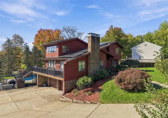 Photo 1 of Single family home for sale at 1601 Mountainview Dr, Richland, PA 15044 | MLS# 1776356 | Listing updated on 2026-10-21