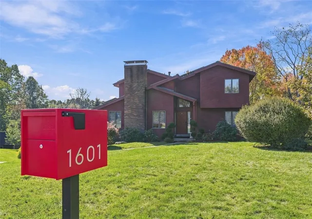 Photo 3 of Single family home for sale at 1601 Mountainview Dr, Richland, PA 15044 | MLS# 1776356 | Listing updated on 2026-10-21