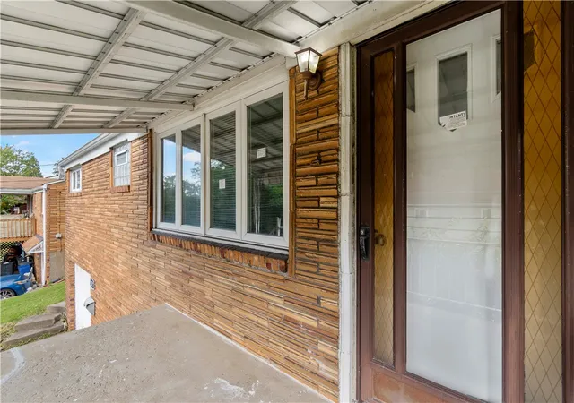 Photo 3 of Single family home for sale at 4007 Greensprings Ave, West Mifflin, PA 15122 | MLS# 1779480 | Listing updated on 2026-10-19