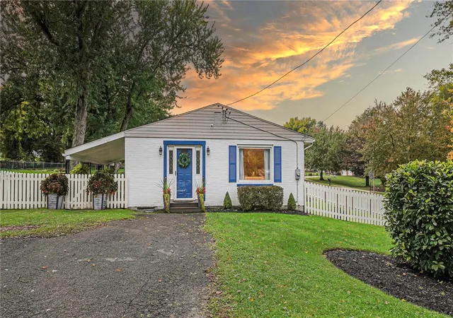 Photo 1 of Single family home for sale at 115 Fern Holw Rd, Moon/crescent Twp, PA 15108 | MLS# 1779513 | Listing updated on 2026-10-18
