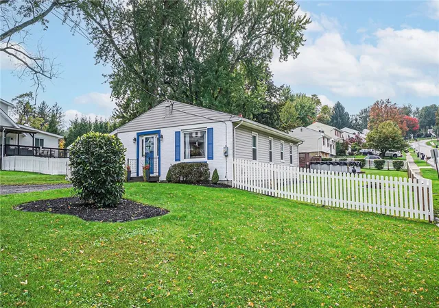 Photo 2 of Single family home for sale at 115 Fern Holw Rd, Moon/crescent Twp, PA 15108 | MLS# 1779513 | Listing updated on 2026-10-18