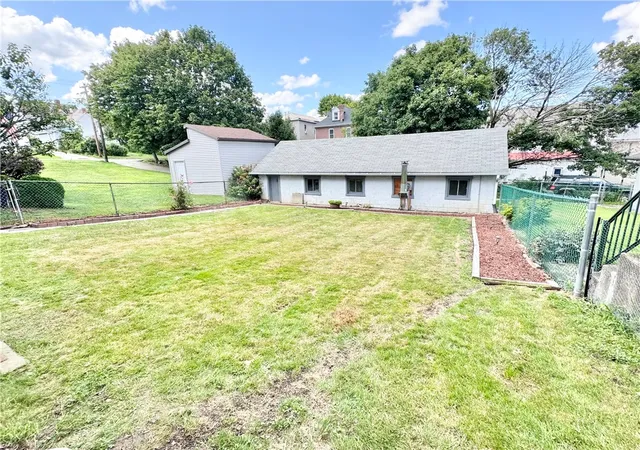 Photo 3 of Single family home for sale at 510 Market St, Scottdale, PA 15683 | MLS# 1779523 | Listing updated on 2026-10-16