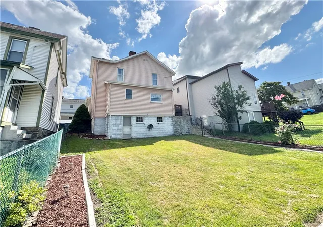 Photo 4 of Single family home for sale at 510 Market St, Scottdale, PA 15683 | MLS# 1779523 | Listing updated on 2026-10-16