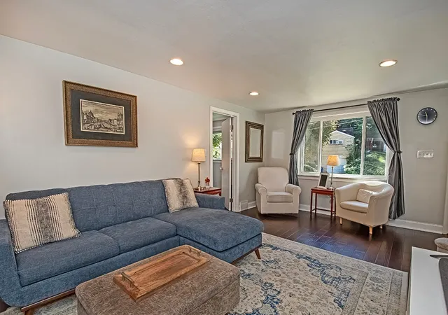 Photo 3 of Single family home for sale at 1318 Barr Ave, Banksville/westwood, PA 15205 | MLS# 1779528 | Listing updated on 2026-10-20