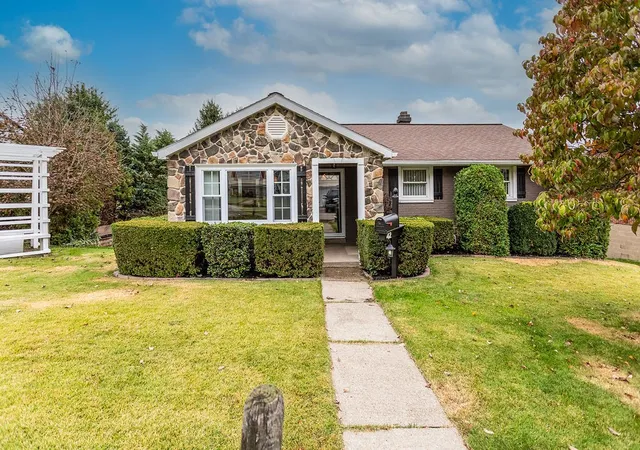 Photo 1 of Single family home for sale at 42 7th Street, Uniontown, PA 15401 | MLS# 1779391 | Listing updated on 2026-10-16