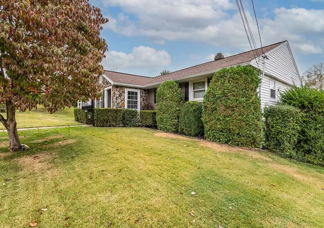 Photo 4 of Single family home for sale at 42 7th Street, Uniontown, PA 15401 | MLS# 1779391 | Listing updated on 2026-10-16