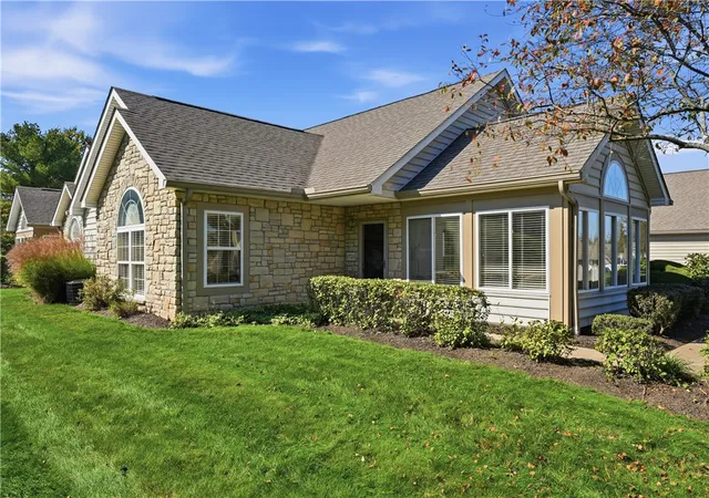Photo 3 of Condo for sale at 1721 Heather Hts Dr, Moon/crescent Twp, PA 15046 | MLS# 1779435 | Listing updated on 2026-10-17