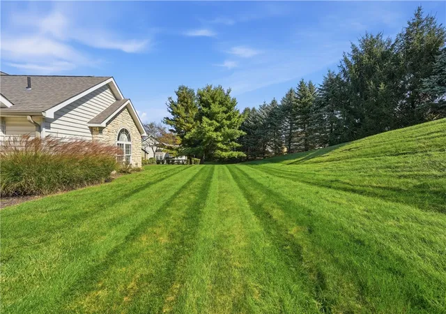 Photo 3 of Condo for sale at 1721 Heather Hts Dr, Moon/crescent Twp, PA 15046 | MLS# 1779435 | Listing updated on 2026-10-17