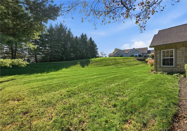 Photo 4 of Condo for sale at 1721 Heather Hts Dr, Moon/crescent Twp, PA 15046 | MLS# 1779435 | Listing updated on 2026-10-17