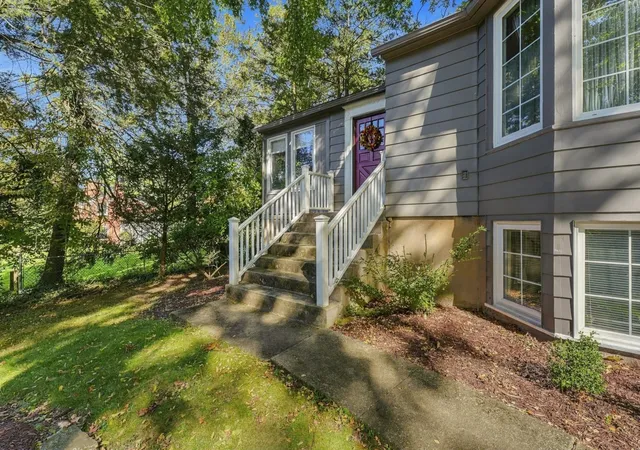 Photo 4 of Single family home for sale at 295 S Pasadena Dr, Fox Chapel, PA 15215 | MLS# 1779565 | Listing updated on 2026-10-21