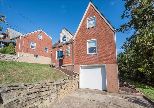 Photo 3 of Single family home for sale at 5519 Sagebrush Dr, Baldwin Boro, PA 15236 | MLS# 1779472 | Listing updated on 2026-10-18