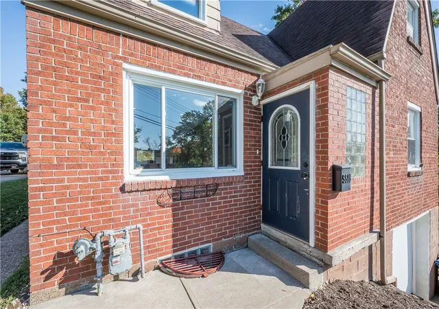 Photo 3 of Single family home for sale at 5519 Sagebrush Dr, Baldwin Boro, PA 15236 | MLS# 1779472 | Listing updated on 2026-10-18