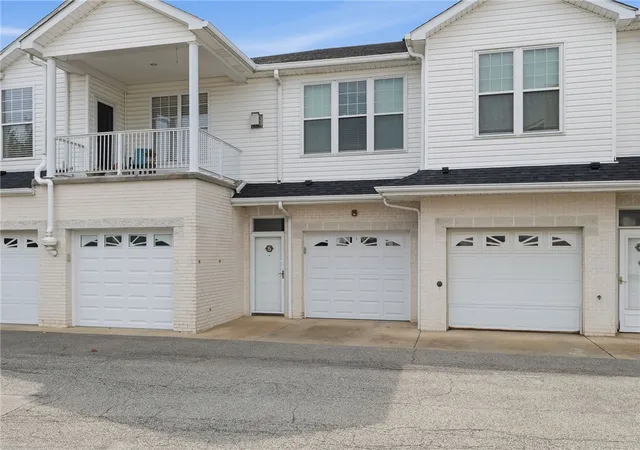 Photo 2 of Condo for sale at 246 Adams Pointe Blvd #5, Adams Twp, PA 16046 | MLS# 1779559 | Listing updated on 2026-10-16
