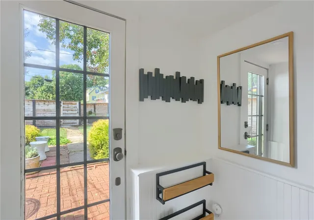 Photo 3 of Single family home for sale at 711 Virginia Ave Ext, Pittsburgh, PA 15215 | MLS# 1779436 | Listing updated on 2026-10-20