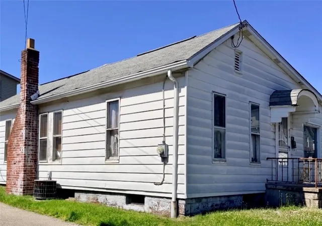 Photo 2 of Single family home for sale at 813 Hazlett Ave, Brackenridge, PA 15014 | MLS# 1779598 | Listing updated on 2026-10-16