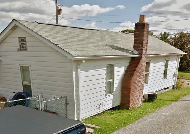 Photo 4 of Single family home for sale at 813 Hazlett Ave, Brackenridge, PA 15014 | MLS# 1779598 | Listing updated on 2026-10-16