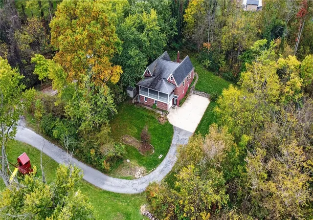Photo 3 of Single family home for sale at 282 Mcmurray Rd, Upper St Clair, PA 15241 | MLS# 1779335 | Listing updated on 2026-10-21