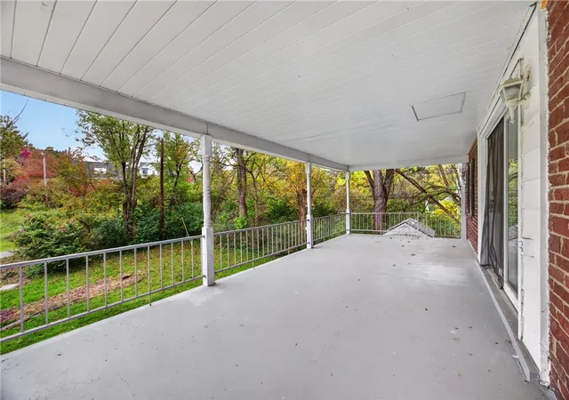 Photo 4 of Single family home for sale at 282 Mcmurray Rd, Upper St Clair, PA 15241 | MLS# 1779335 | Listing updated on 2026-10-21