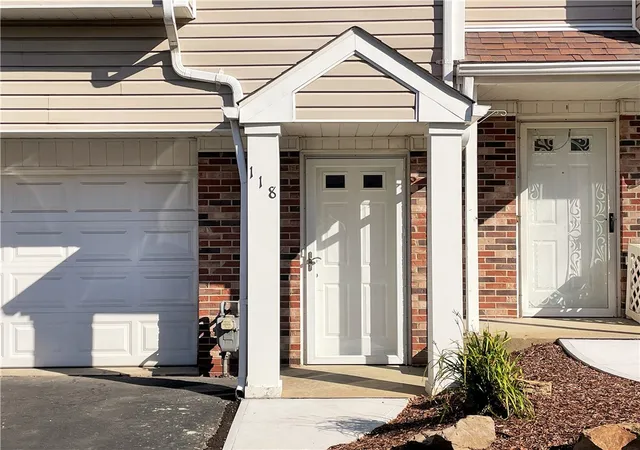 Photo 2 of Townhouse for sale at 118 Old Village Ln, Bethel Park, PA 15102 | MLS# 1779318 | Listing updated on 2026-10-19