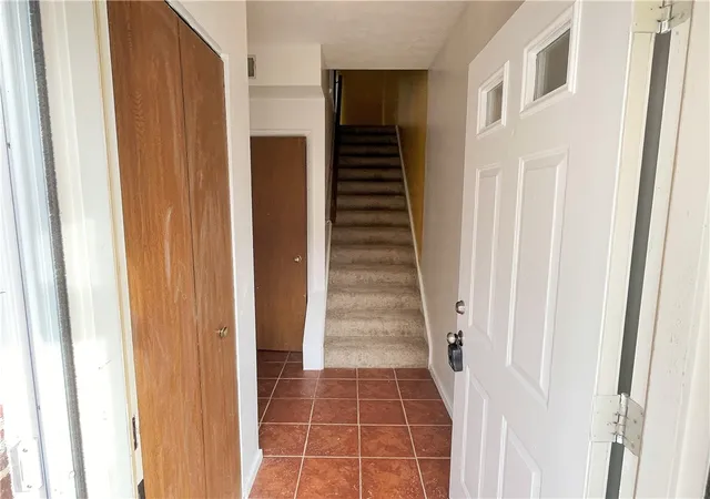 Photo 3 of Townhouse for sale at 118 Old Village Ln, Bethel Park, PA 15102 | MLS# 1779318 | Listing updated on 2026-10-19