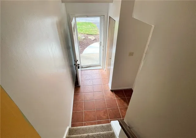 Photo 4 of Townhouse for sale at 118 Old Village Ln, Bethel Park, PA 15102 | MLS# 1779318 | Listing updated on 2026-10-19