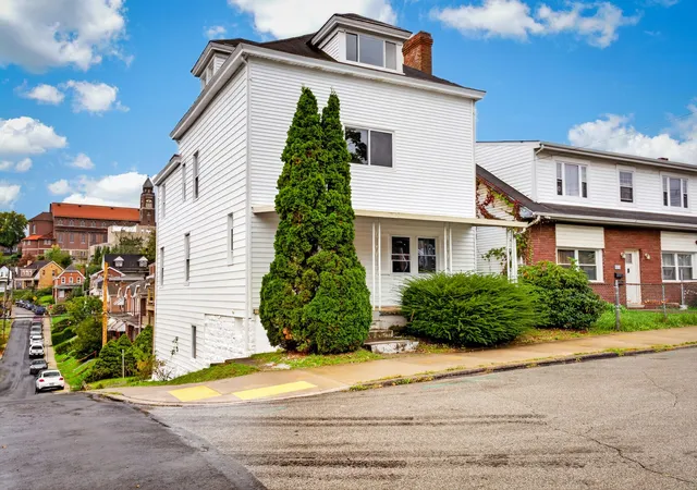 Photo 2 of Single family home for sale at 16 E Meyers St, Carrick, PA 15210 | MLS# 1779610 | Listing updated on 2026-10-18