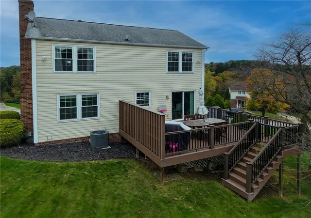 Photo 3 of Single family home for sale at 619 Northaven Cir, Shaler, PA 15116 | MLS# 1779518 | Listing updated on 2026-10-19