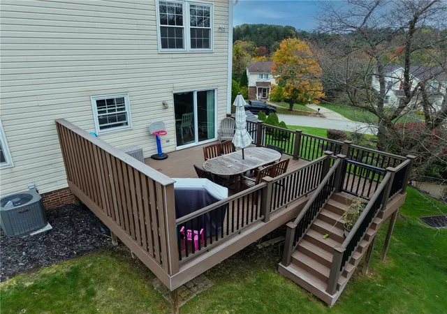 Photo 4 of Single family home for sale at 619 Northaven Cir, Shaler, PA 15116 | MLS# 1779518 | Listing updated on 2026-10-19