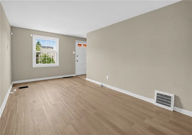 Photo 4 of Single family home for sale at 229 Fordyce St, Bon Air, PA 15210 | MLS# 1777866 | Listing updated on 2026-10-20