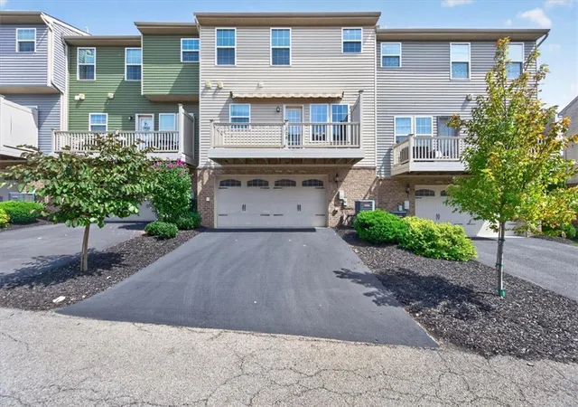 Photo 4 of Townhouse for sale at 228 Thornapple Ln, Cranberry Twp, PA 16066 | MLS# 1777971 | Listing updated on 2026-10-17