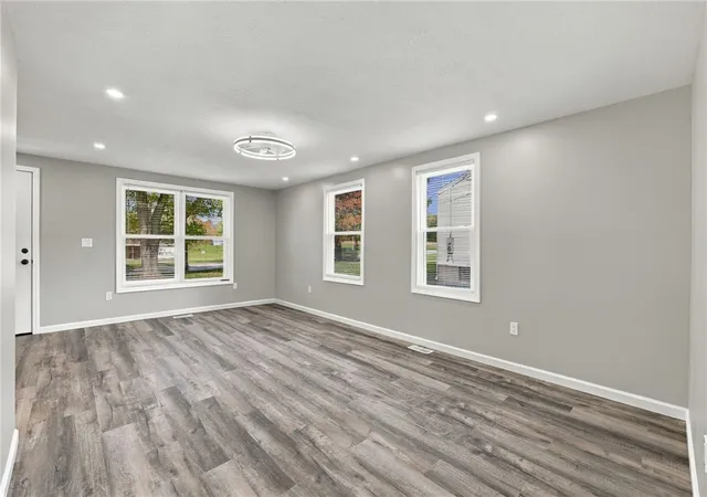 Photo 4 of Single family home for sale at 2999 W State St, New Castle, PA 16101 | MLS# 1779712 | Listing updated on 2026-10-17