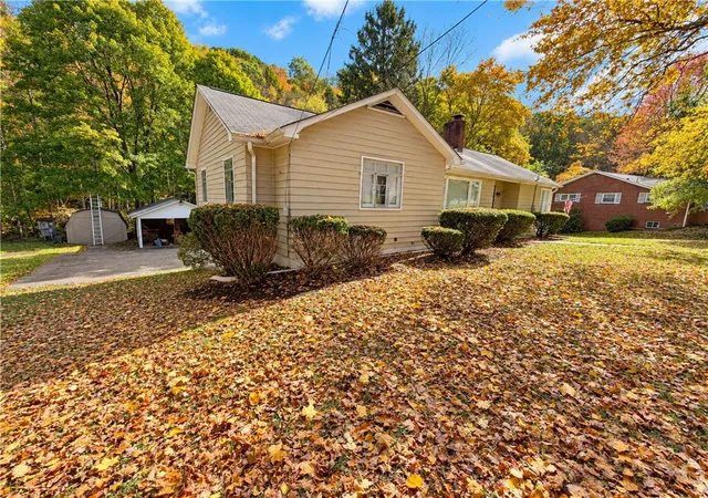 Photo 1 of Single family home for sale at 1105 Woodside Ave, Ellwood City, PA 16117 | MLS# 1779709 | Listing updated on 2026-10-27