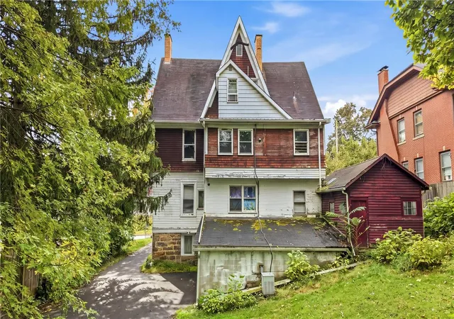 Photo 2 of Single family home for sale at 311 E Leasure Ave, New Castle, PA 16101 | MLS# 1779723 | Listing updated on 2026-10-18
