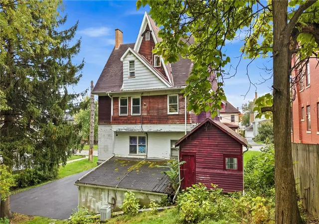 Photo 3 of Single family home for sale at 311 E Leasure Ave, New Castle, PA 16101 | MLS# 1779723 | Listing updated on 2026-10-18