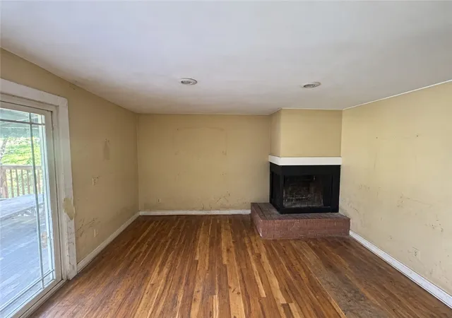 Photo 4 of Townhouse for sale at 1737 Patrick Pl, South Park, PA 15129 | MLS# 1779731 | Listing updated on 2026-10-20