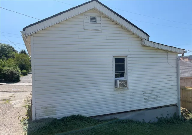 Photo 2 of Single family home for sale at 899 9th Street, Ambridge, PA 15003 | MLS# 1779539 | Listing updated on 2026-10-19