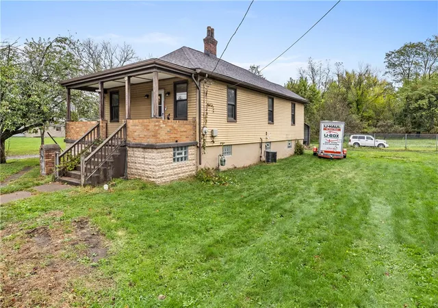 Photo 2 of Single family home for sale at 4638 Elizabeth St, Robinson Twp, PA 15108 | MLS# 1779716 | Listing updated on 2026-10-21