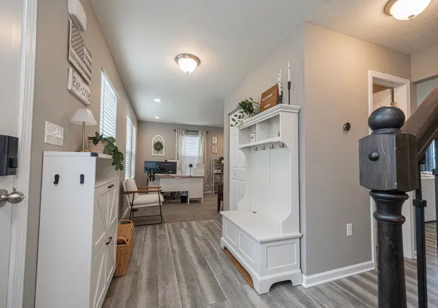 Photo 4 of Single family home for sale at 127 Dutch Crk Dr, Jackson Twp, PA 16063 | MLS# 1779801 | Listing updated on 2026-10-20