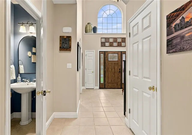 Photo 3 of Single family home for sale at 621 Alex Ct, Cranberry Twp, PA 16066 | MLS# 1779806 | Listing updated on 2026-10-19