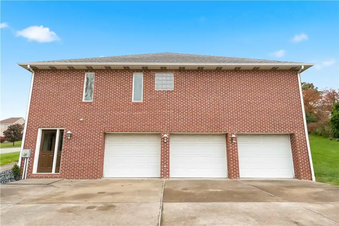 Photo 2 of Single family home for sale at 365 Saratoga Dr, South Union Twp, PA 15401 | MLS# 1779675 | Listing updated on 2026-10-29